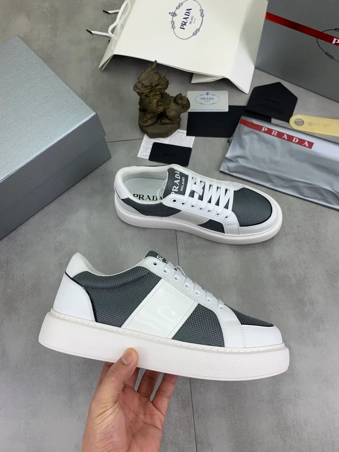 Men's men's shoes 💰P542💰 [New style] popular models are on the official website, 🆘 The trendy brand (Prada) mainly promotes popular models, avant-garde and versatile fashionable men's shoes private version mold opening, cowhide surface splicing 1:1.. Fashionable and simple, original imported cowhide lining cowhide feet; the atmosphere and personality are more fashionable, eye-catching and pursuing class. It will subvert the old idea and be a must-have for fashionistas with you! Must keep it! Tall and comfortable, large and low, high-end quality workmanship. Size: 38-44 4️⃣colors available.